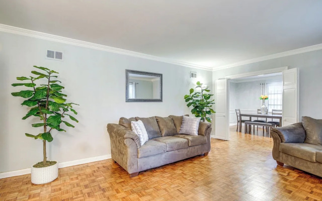 Walk to Graceland: Spacious Memphis Home!