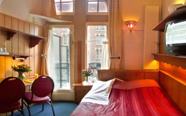 Nadia Hotel