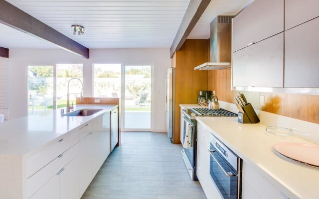 Bubble Gum Modern Holiday home 3