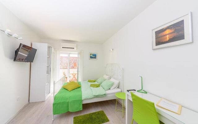 Sea Pearl Residence - Top beachfront location apartments in Bol centre