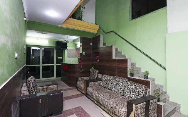 OYO Flagship 23686 UR Guest House