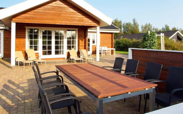 10 Person Holiday Home in Hemmet