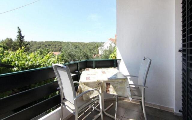 Studio Apartment Nik-50m from beach