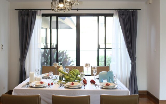 Moin 1617 Poolside Villa