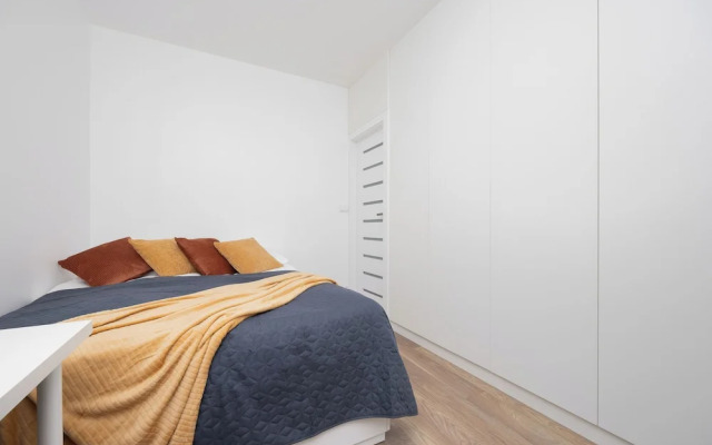 Spacious Apartment for 4 by Renters