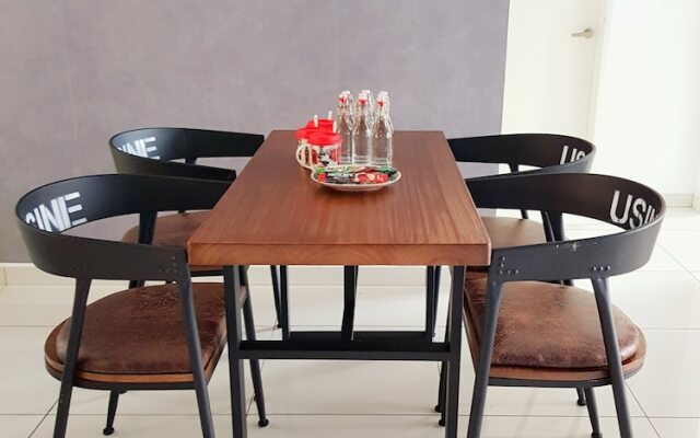 Teiw Family Homestay at Skypod Residence Puchong