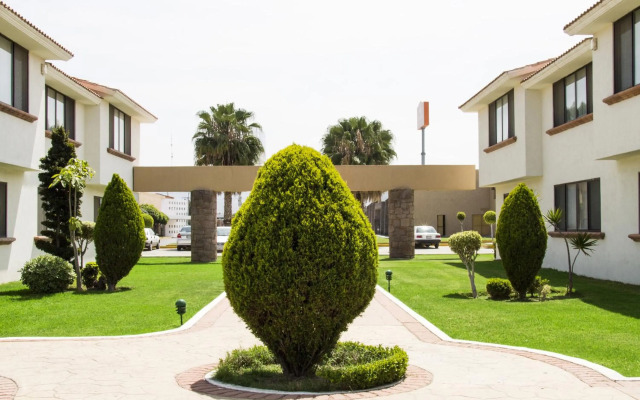 La Posada Hotel y Suites
