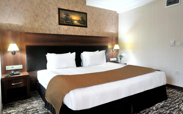 Rhiss Hotel Bostanci