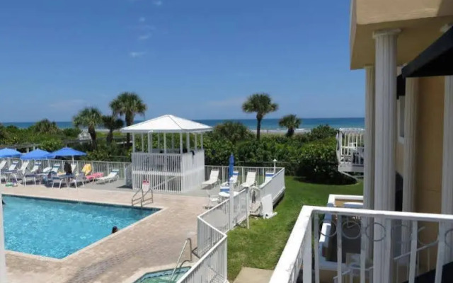 Royal Mansions Resort