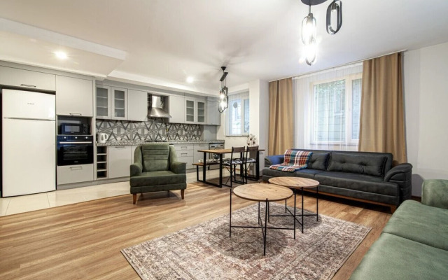 Pleasant Flat Close to Various Malls in Seyrantepe