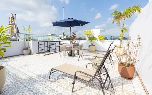 The Rooftop Condo by Acomodo