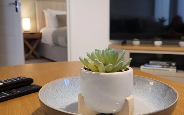 Crescent House Apartments