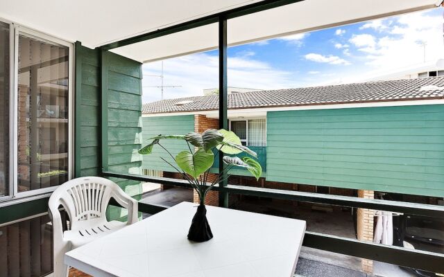 Macadamia Court, 2/8 Government Road