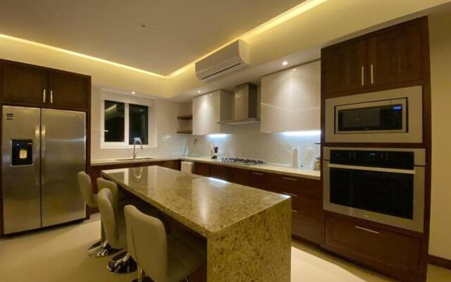 Deluxe Marina View Apartment