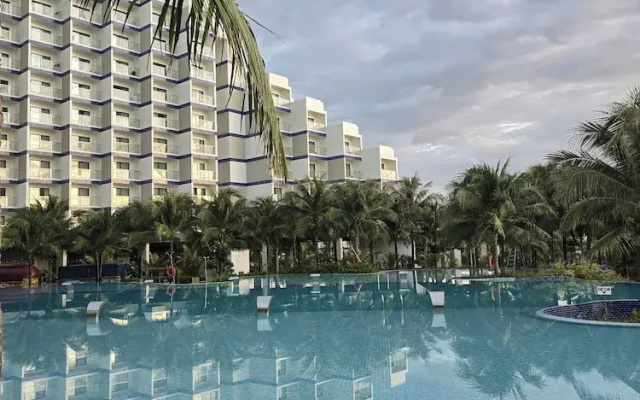 Arena Cam Ranh Beachfront Cond
