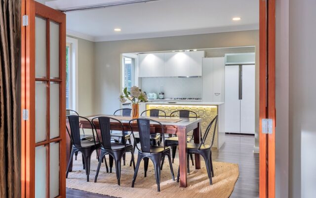 Castor Bay Home near Albany Sleeps 9