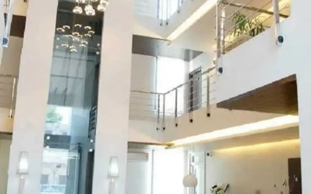 Hotel Arch Inn