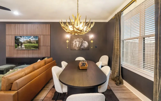 Modern 4BR Ensuite Townhome Near Texas A&M