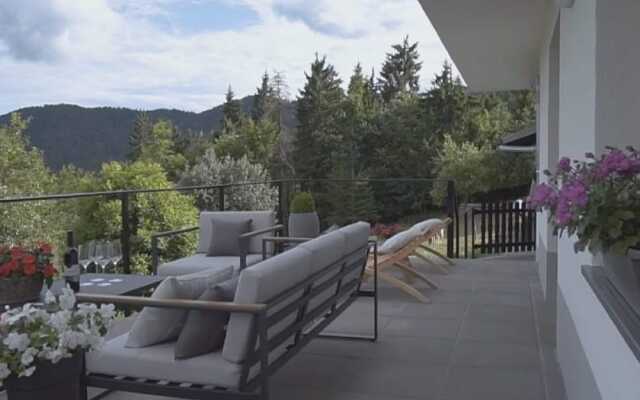 Secluded Holiday Home with Hot Tub in Kozji Vrh