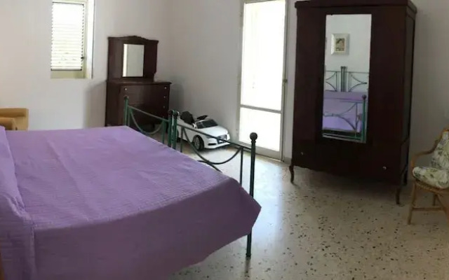 Villa a few Steps From the sea