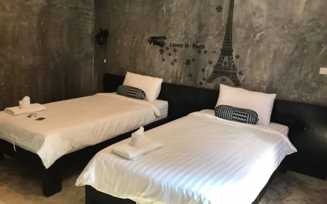 Come Moon Loft Hotel