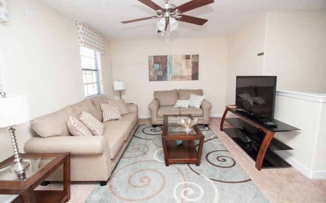 5 bedroom home with private pool