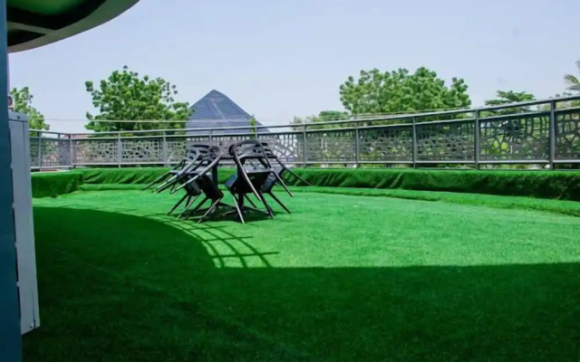 Mont Kalm Swiss Pearl Continental Hotel