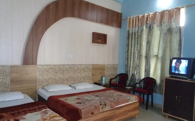 Goroomgo Hotel Ishan Katra