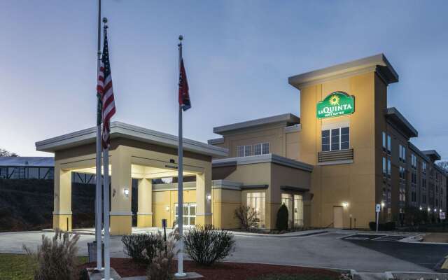 La Quinta Inn & Suites by Wyndham Knoxville Papermill