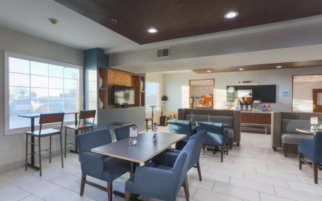 Holiday Inn Express & Suites Reading by IHG