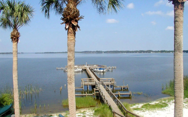 Lakeside Inn