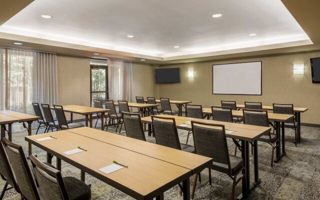 Courtyard By Marriott Danbury