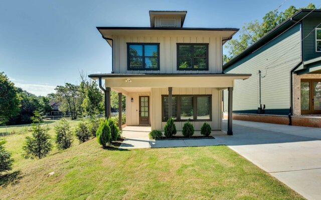 Luxury Smart Home: 2 Miles to Downtown Atlanta!