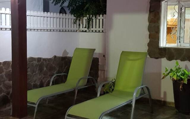 Susana's Bungalow Wifi Free and Pool