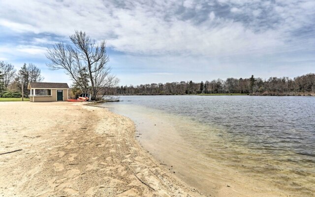 Tobyhanna Cabin w/ Deck, Community Pool & Golf!