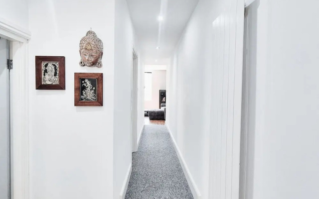 Stylish & Modern 2BR Flat