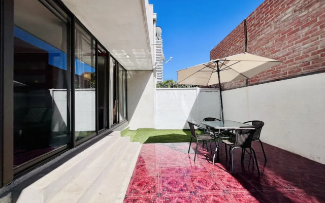 Urban Yard Bus Terminal Home Office Pool Wifi