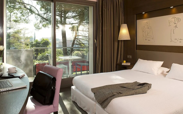 Safari Hotel
