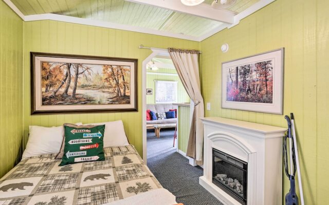 Cheerful Cabin Near Hiking & Big Bear Lake!