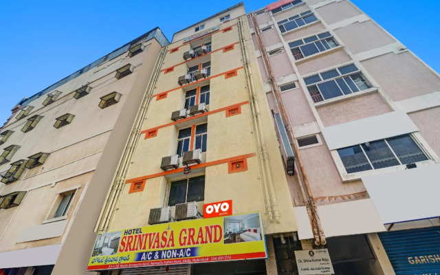 OYO Flagship 80484G Hotel Srinivasa Grand