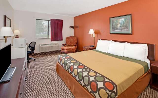 Super 8 by Wyndham Crystal Lake