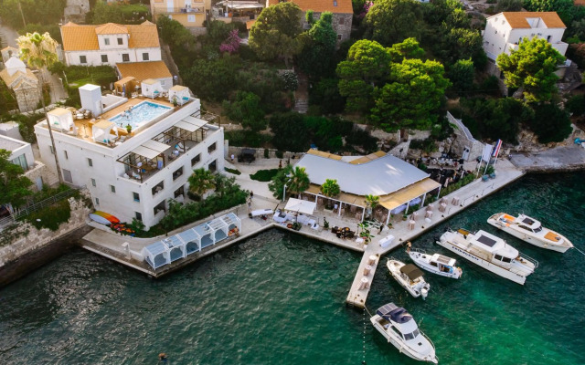 Kalamota Beach House