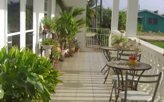 Yoli's Bed & Breakfast