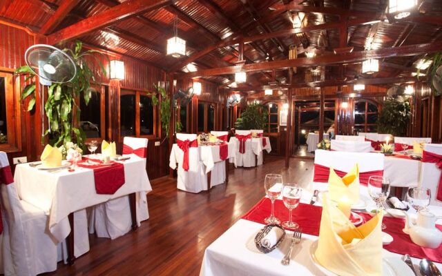 Huong Hai Junks Halong