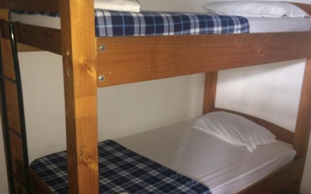 Gaudys Backpackers - Hostel
