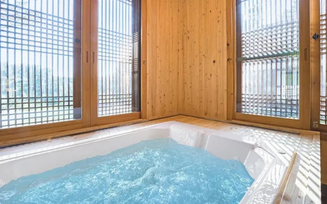 Gangneung Booyoonok Hanok Pension