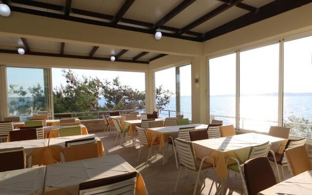 Hotel and Apartments Vila 4m