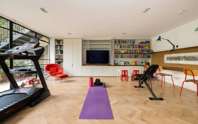 Elegant Primrose Hill Townhouse With Garden