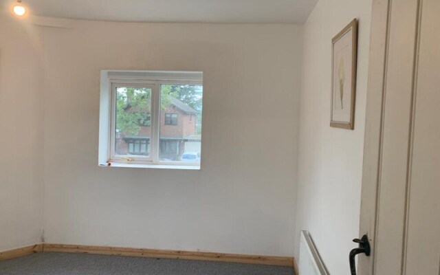 One Lovely Apartmt 1 Double & 2 Camp Beds