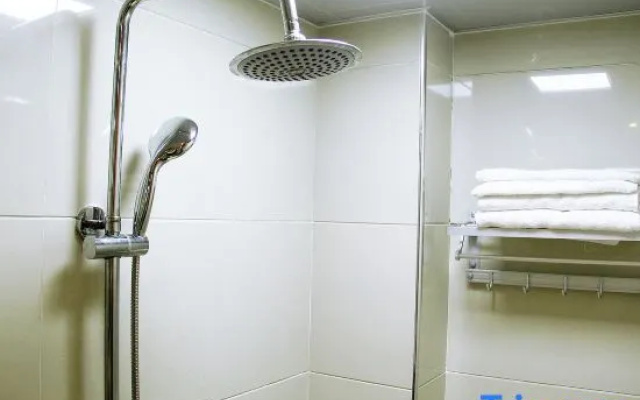 Huawei Hotel (Guangxi Normal University Branch)